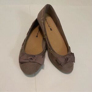 American Eagle flat suede shoes size 7